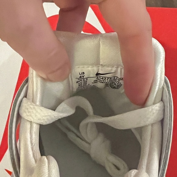 White Nike Huarache Run (GS) Sneakers - Size 4Y - Picture 6 of 6